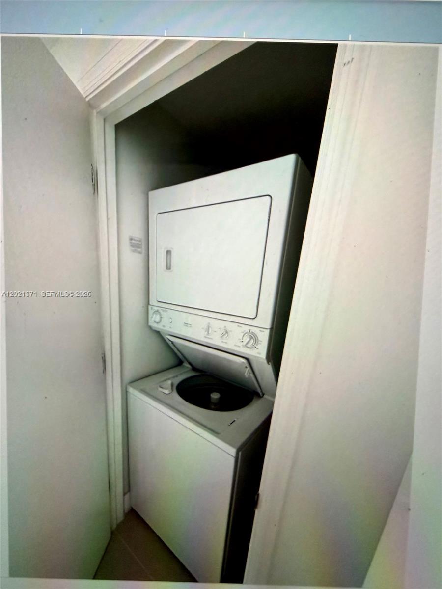 500 Brickell Ave #3503, Miami FL 33131