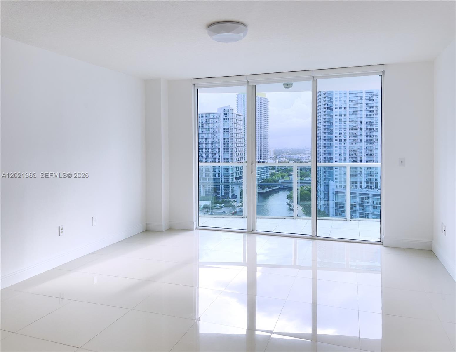 31 SE 5th St #2307, Miami FL 33131