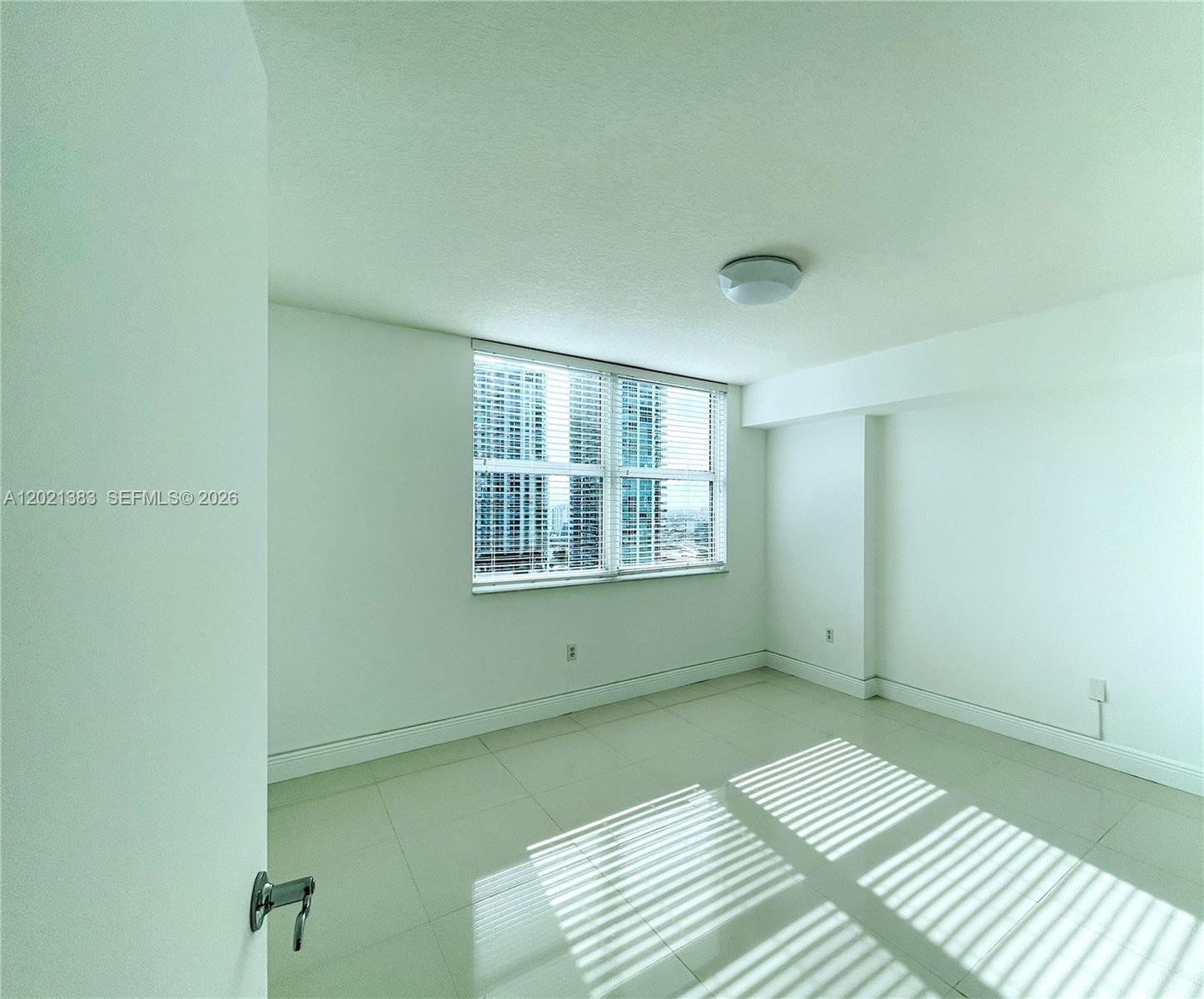 31 SE 5th St #2307, Miami FL 33131