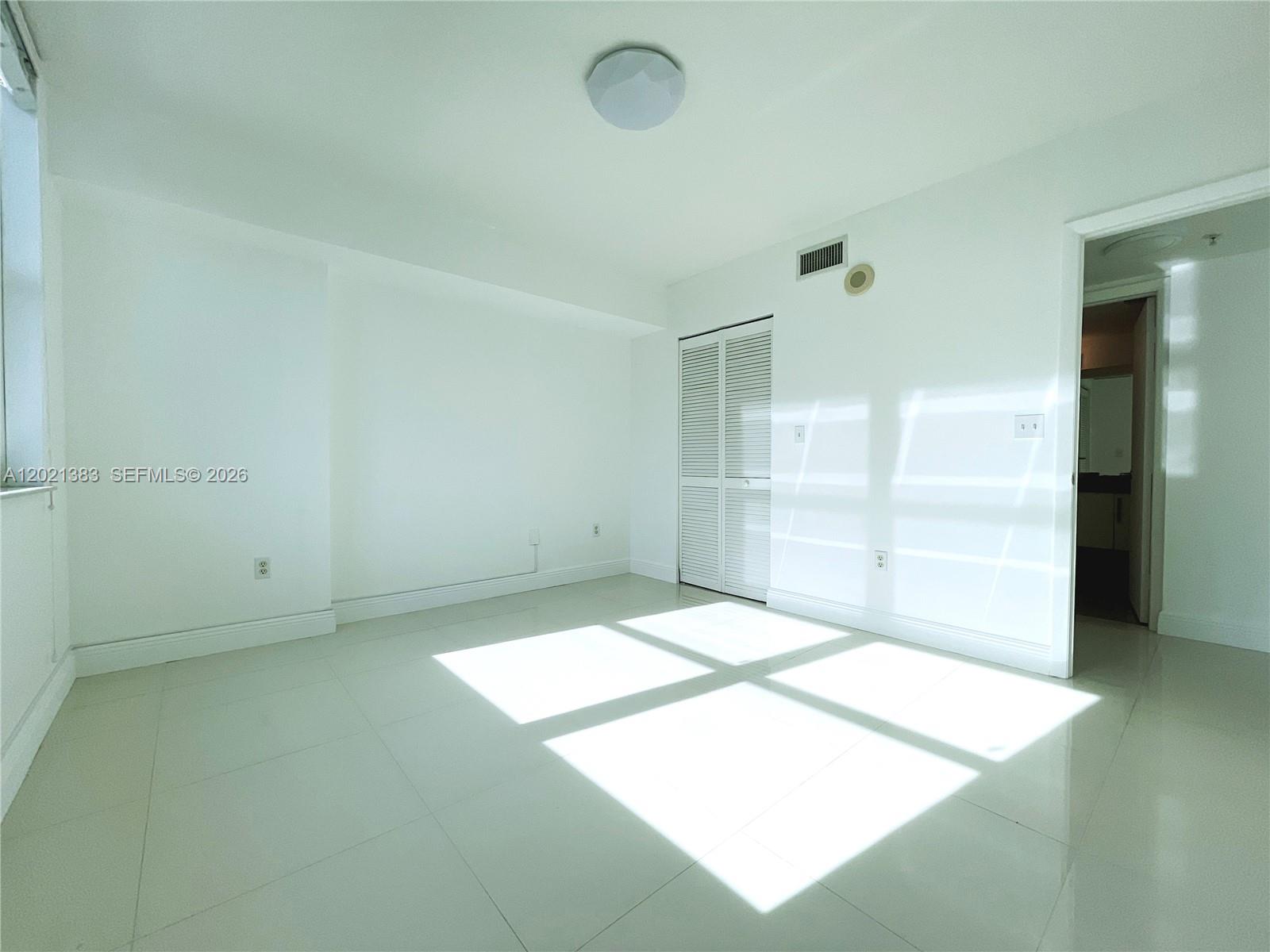 31 SE 5th St #2307, Miami FL 33131