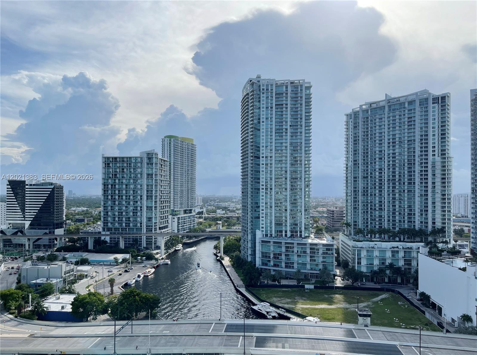 31 SE 5th St #2307, Miami FL 33131