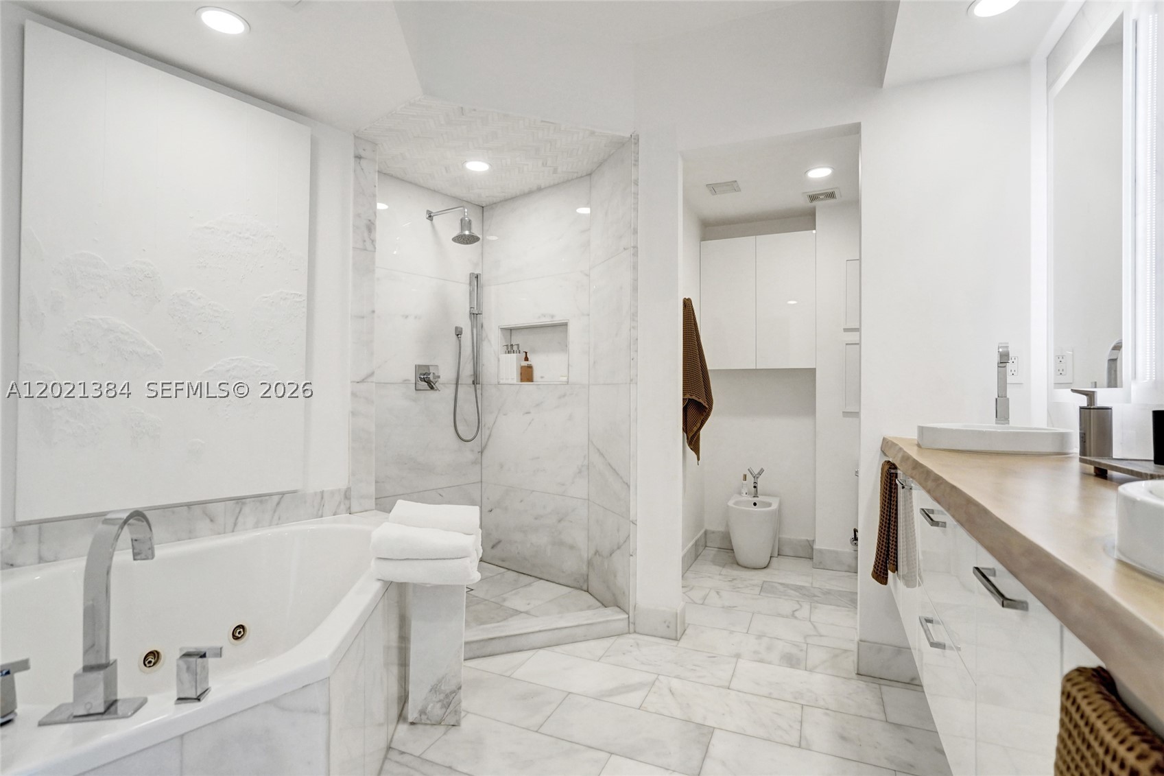 400 Alton Rd #PH11, Miami Beach FL 33139