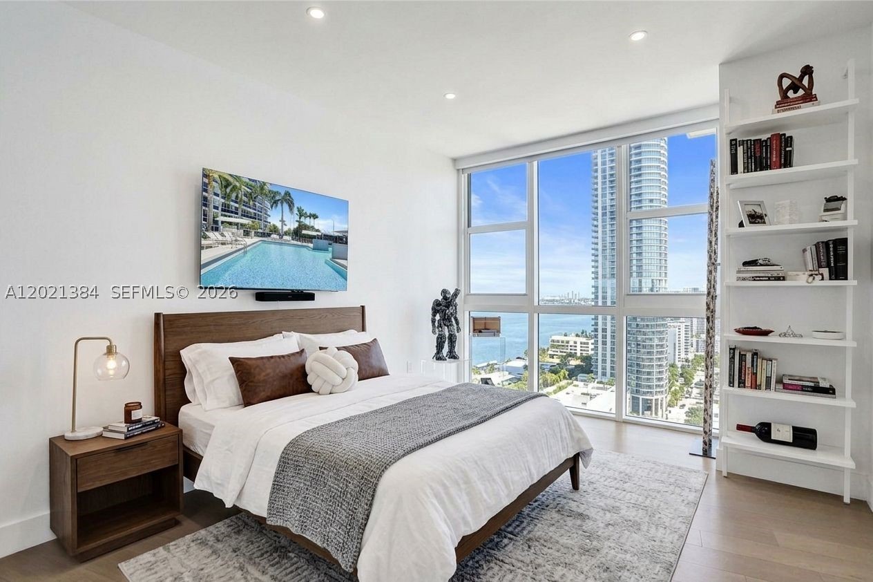 400 Alton Rd #PH11, Miami Beach FL 33139
