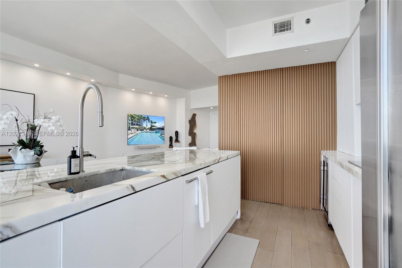 400 Alton Rd #PH11, Miami Beach FL 33139