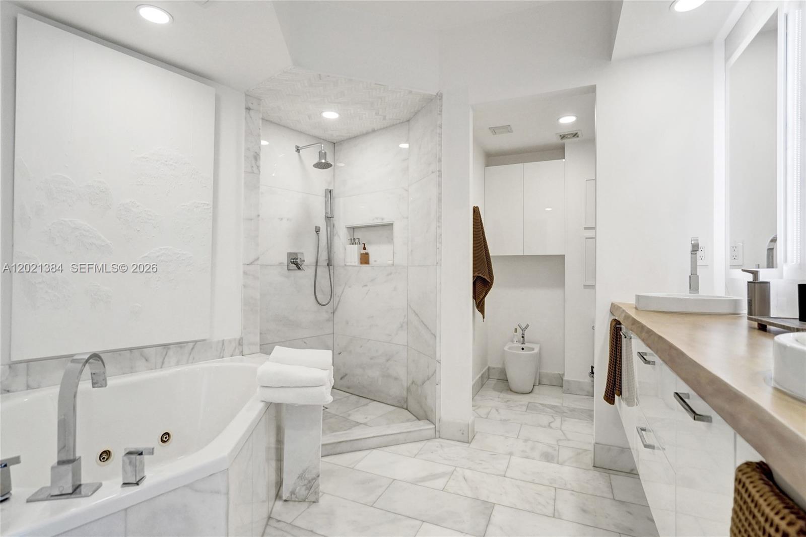 400 Alton Rd #PH11, Miami Beach FL 33139