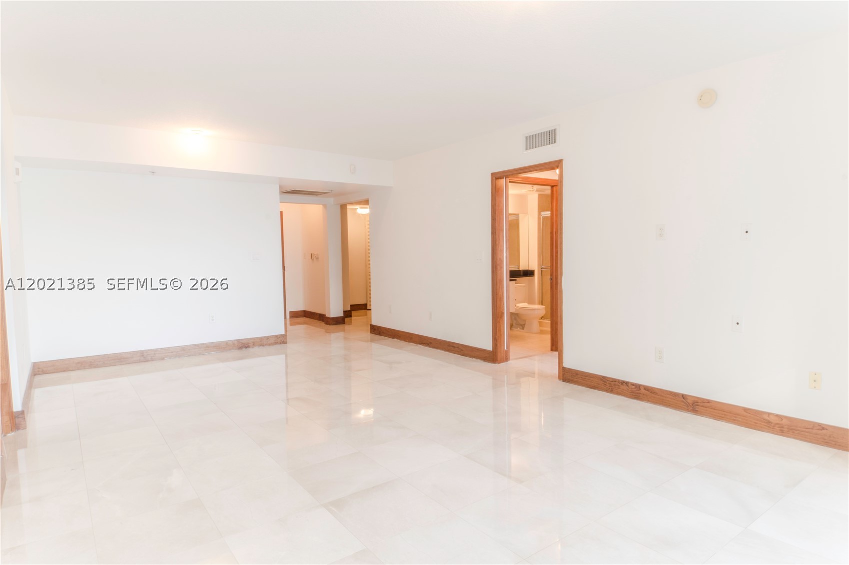 31 SE 5th St #1208, Miami FL 33131
