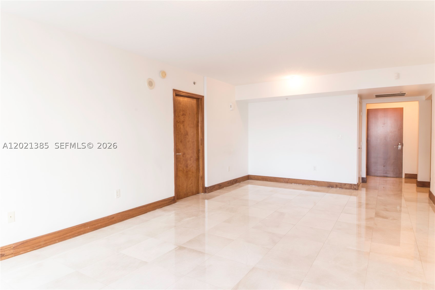 31 SE 5th St #1208, Miami FL 33131