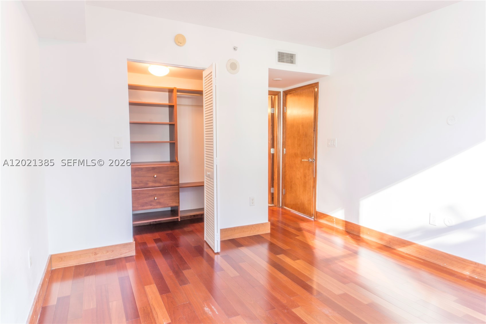 31 SE 5th St #1208, Miami FL 33131