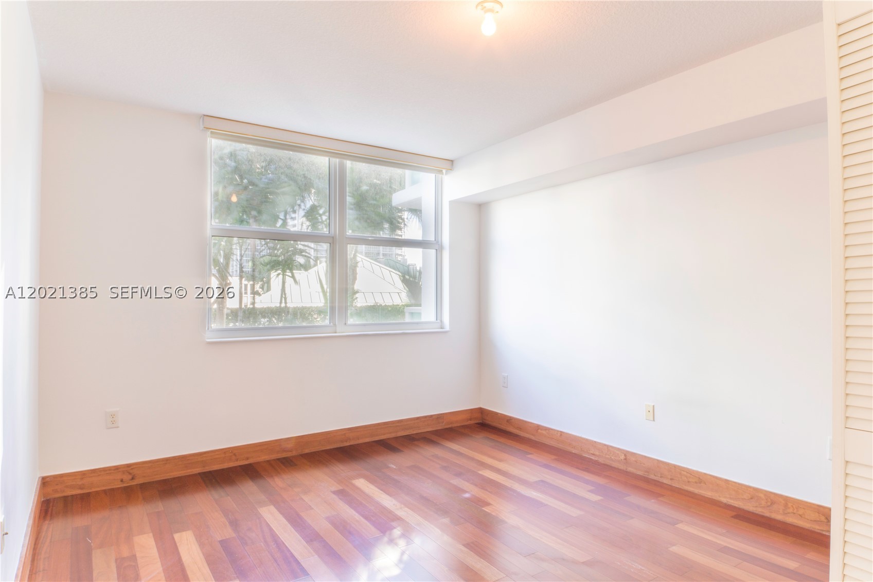 31 SE 5th St #1208, Miami FL 33131