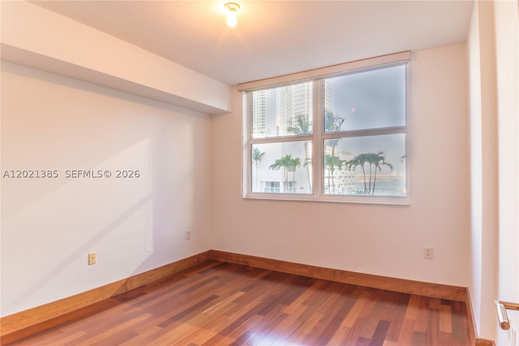 31 SE 5th St #1208, Miami FL 33131