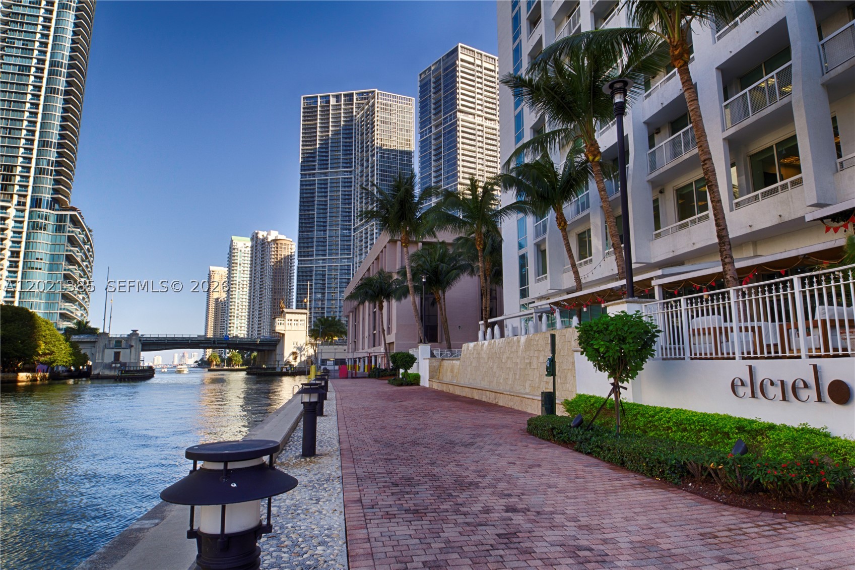 31 SE 5th St #1208, Miami FL 33131