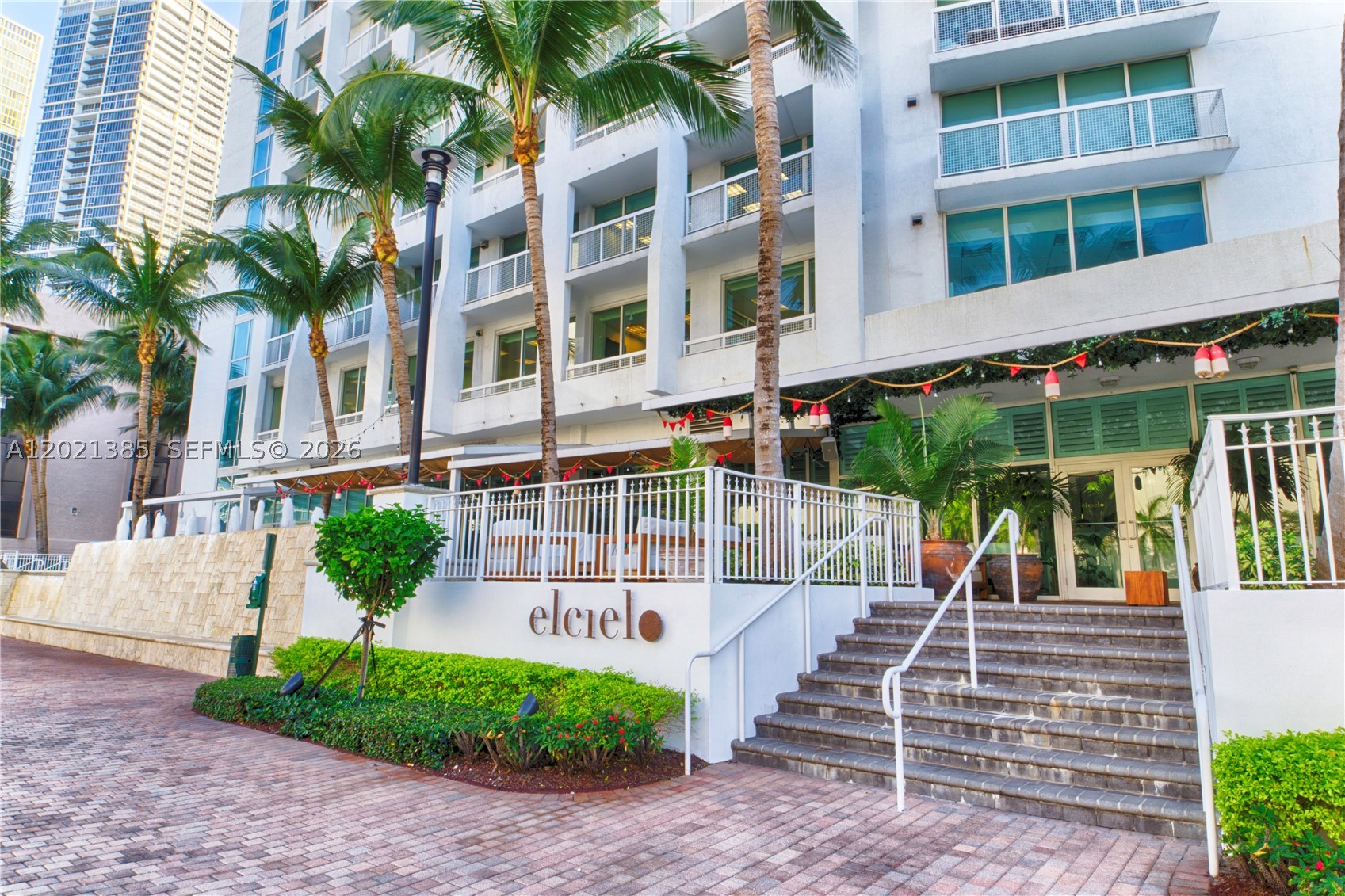 31 SE 5th St #1208, Miami FL 33131