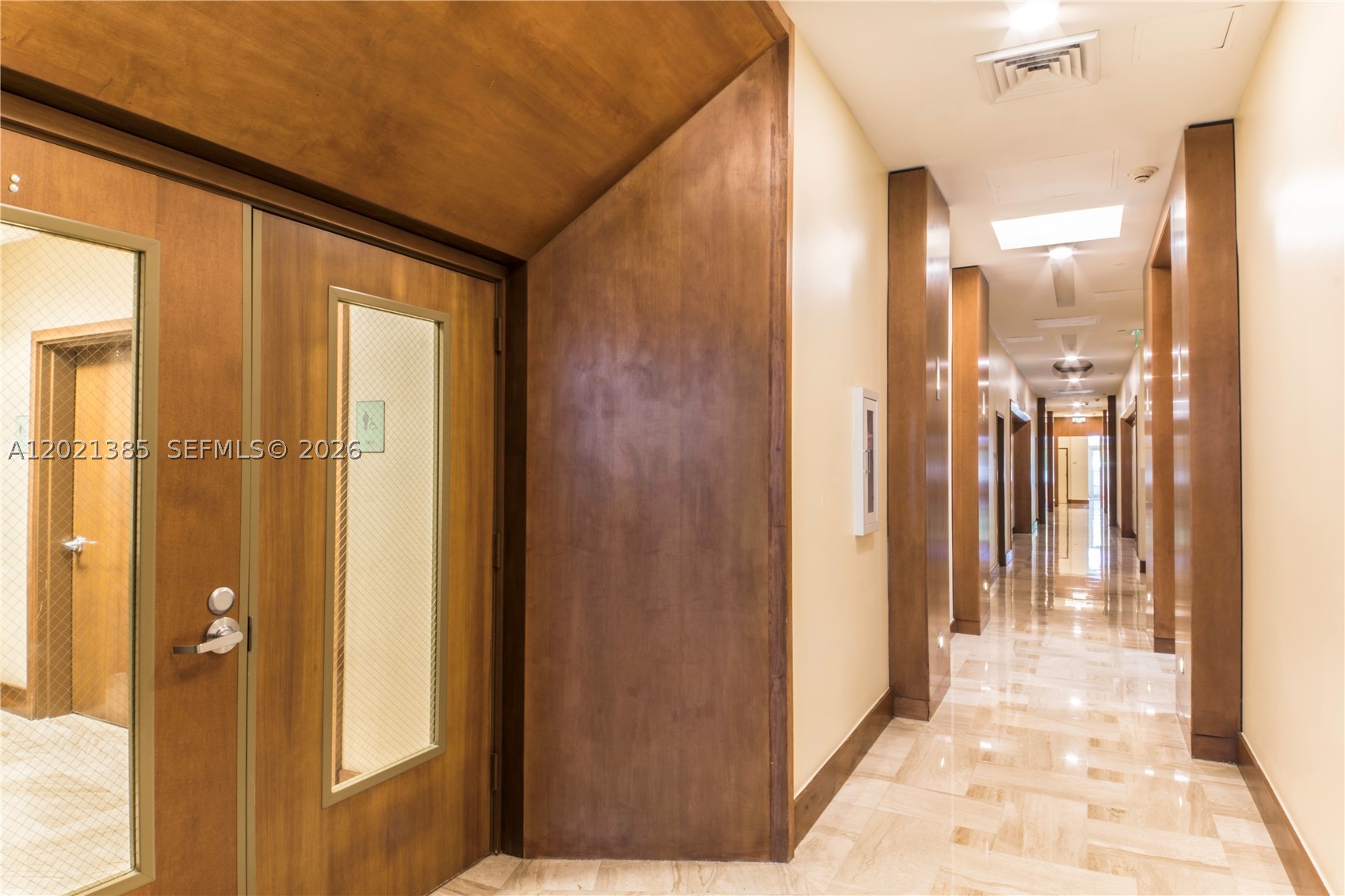 31 SE 5th St #1208, Miami FL 33131