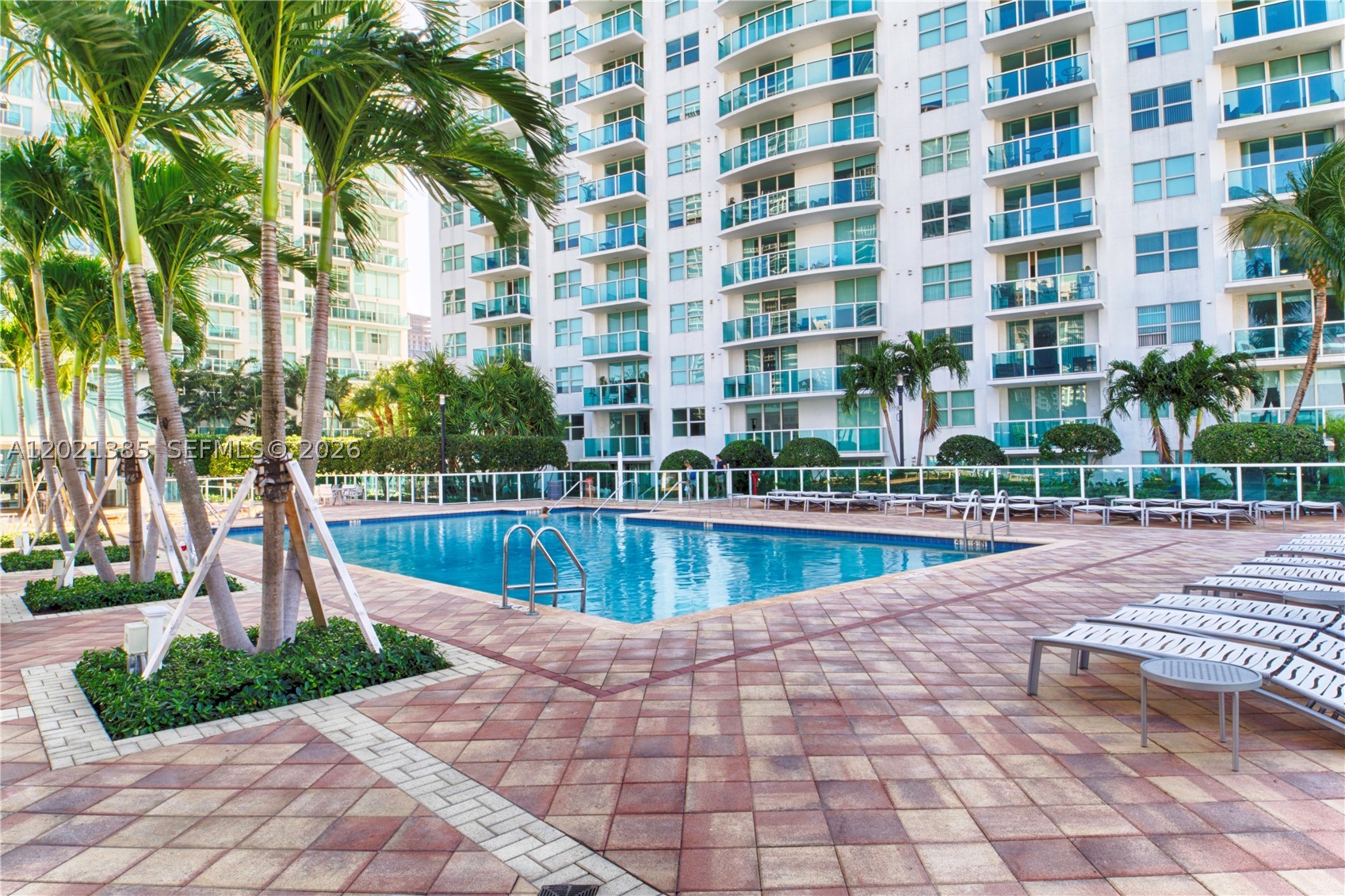 31 SE 5th St #1208, Miami FL 33131