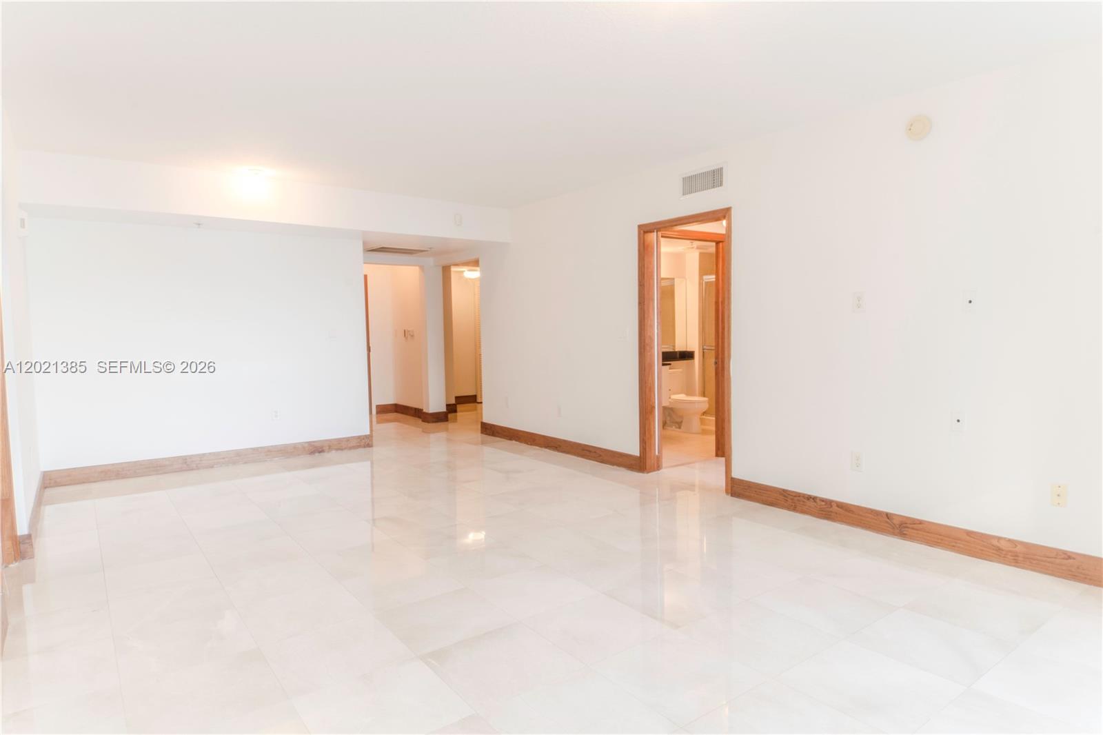 31 SE 5th St #1208, Miami FL 33131