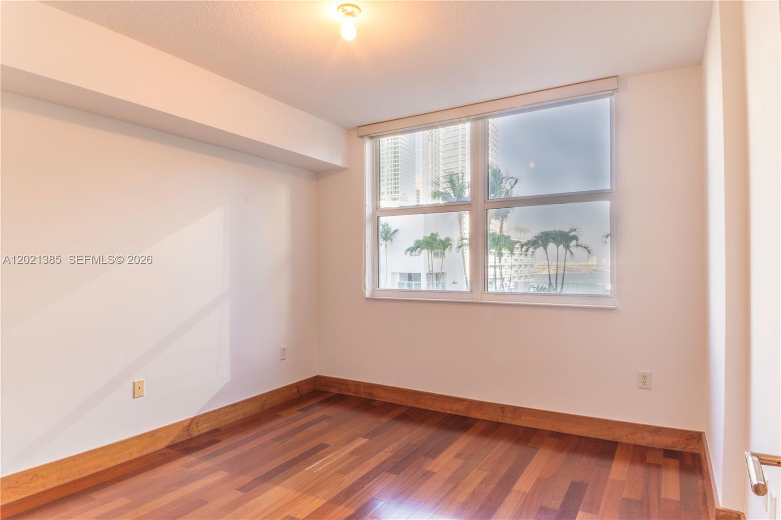 31 SE 5th St #1208, Miami FL 33131