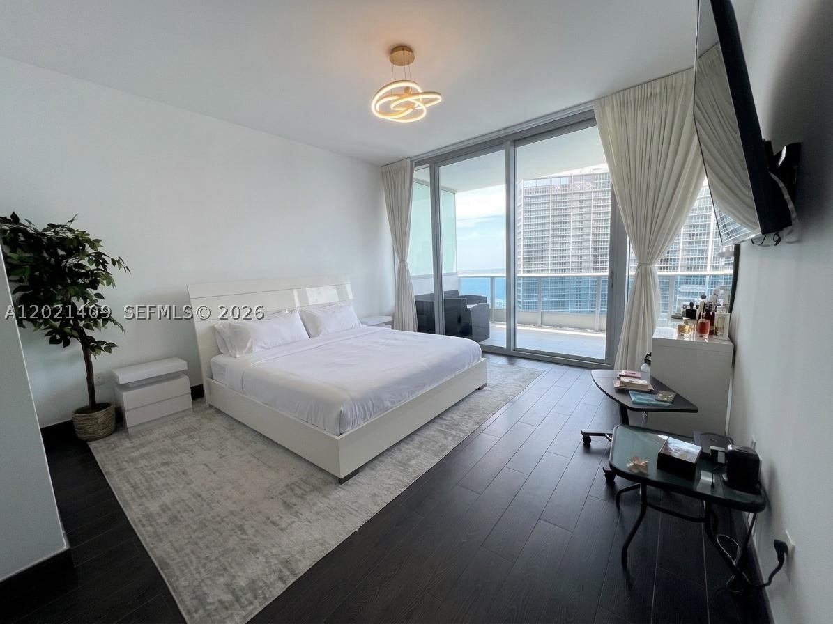 200 Biscayne Boulevard Way #5004, Miami FL 33131