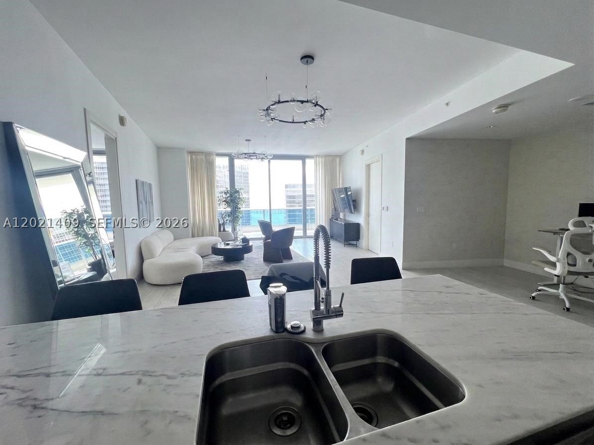 200 Biscayne Boulevard Way #5004, Miami FL 33131