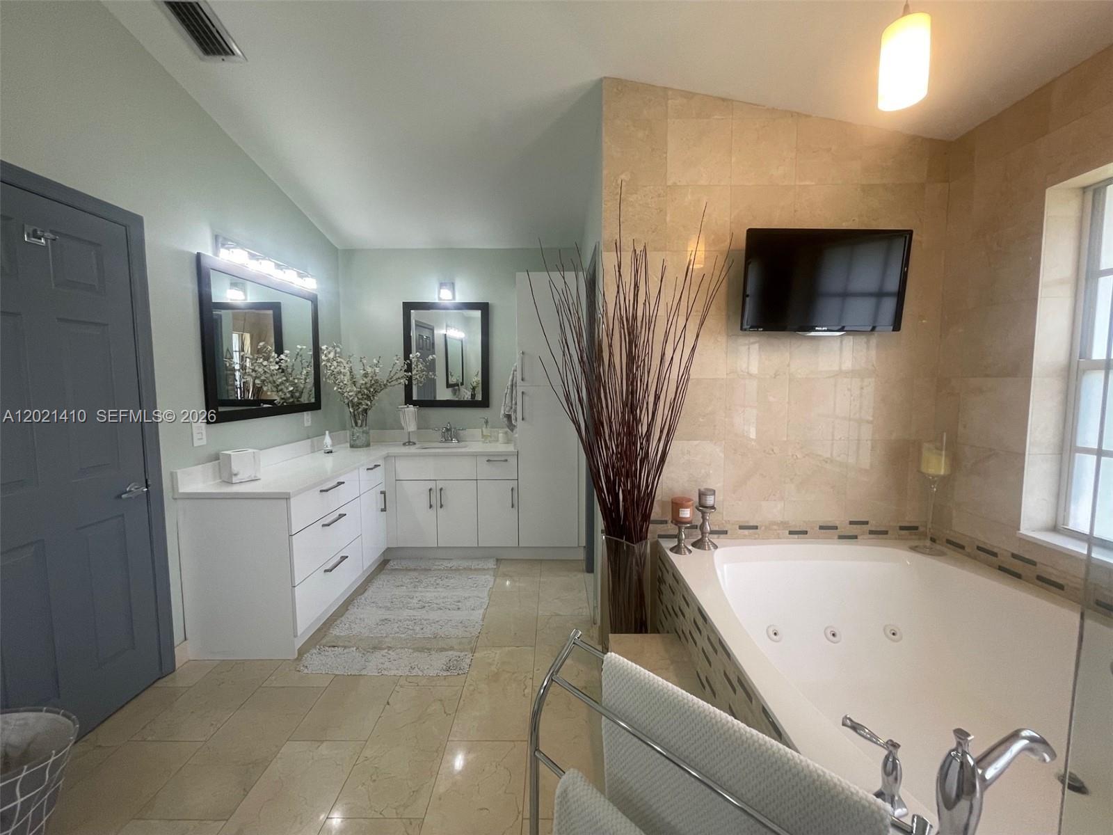 19361 NW 8th St, Pembroke Pines FL 33029