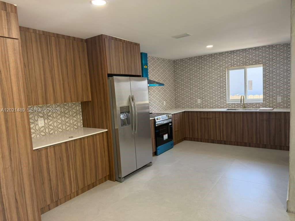 840 NW 67th St, Miami FL 33150