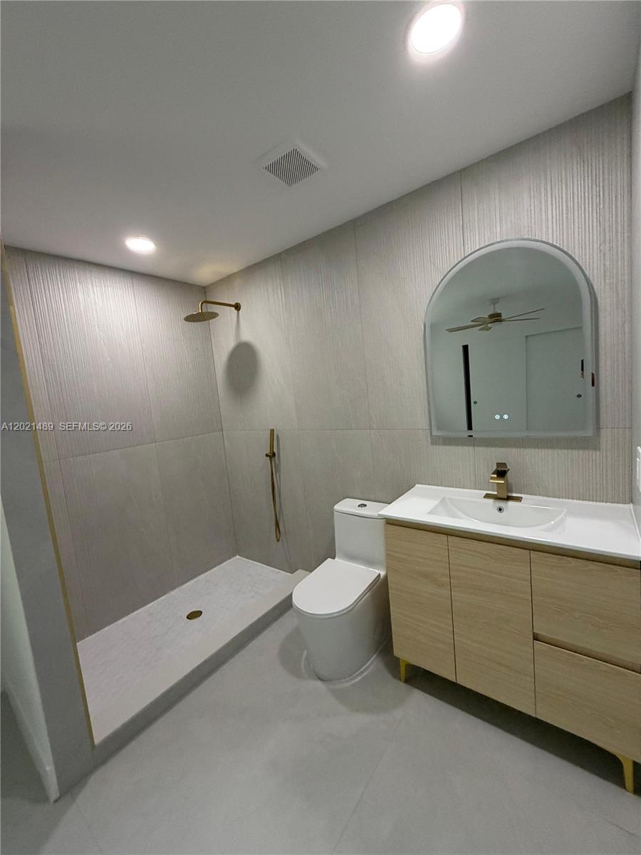 840 NW 67th St, Miami FL 33150