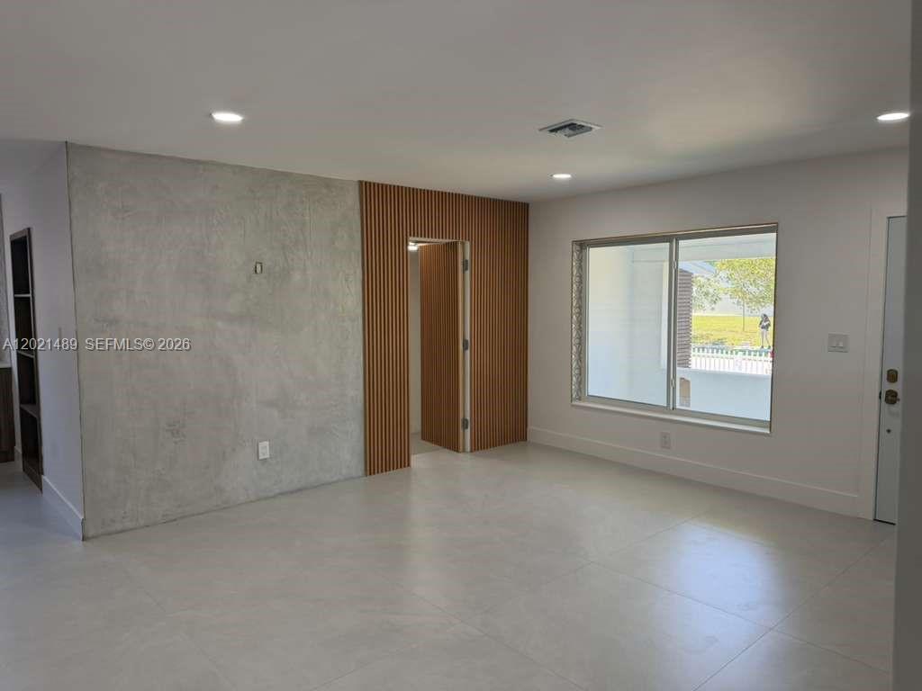 840 NW 67th St, Miami FL 33150