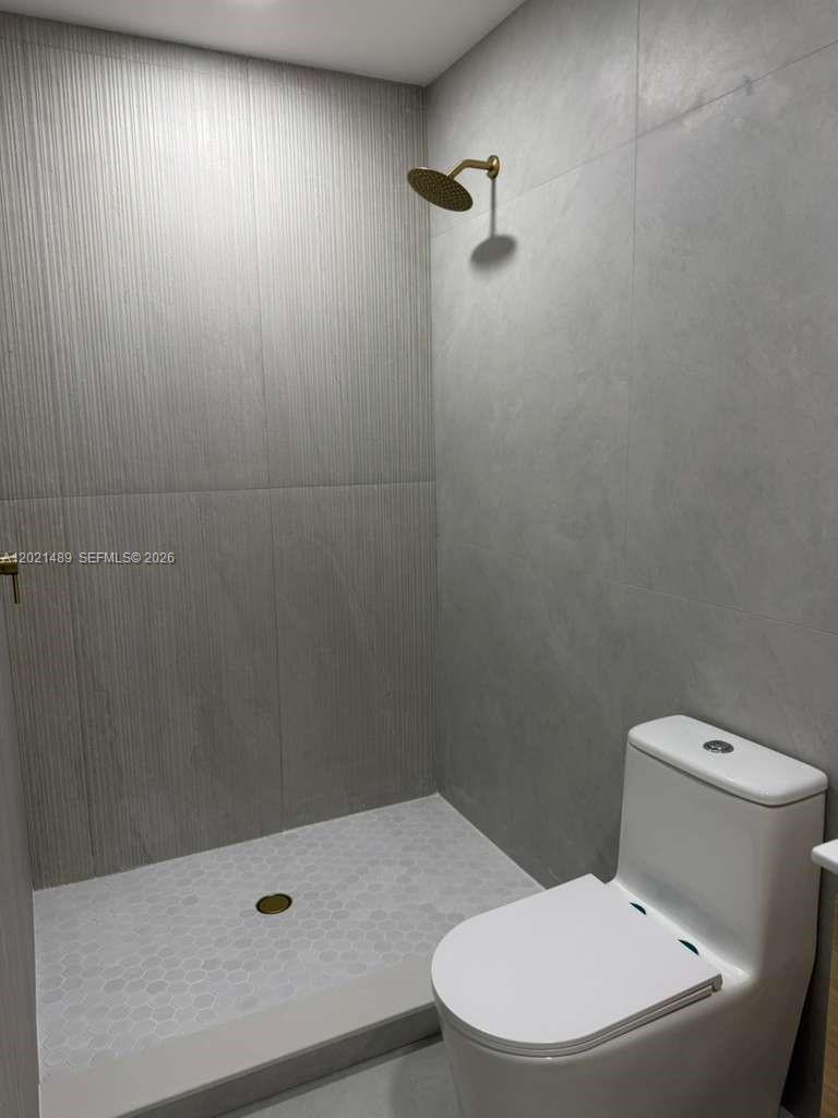 840 NW 67th St, Miami FL 33150