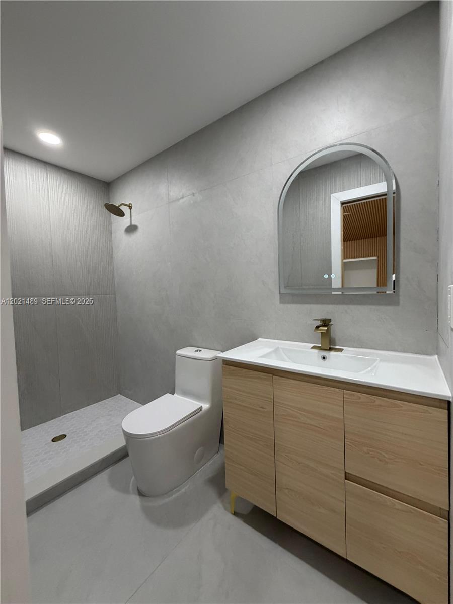 840 NW 67th St, Miami FL 33150
