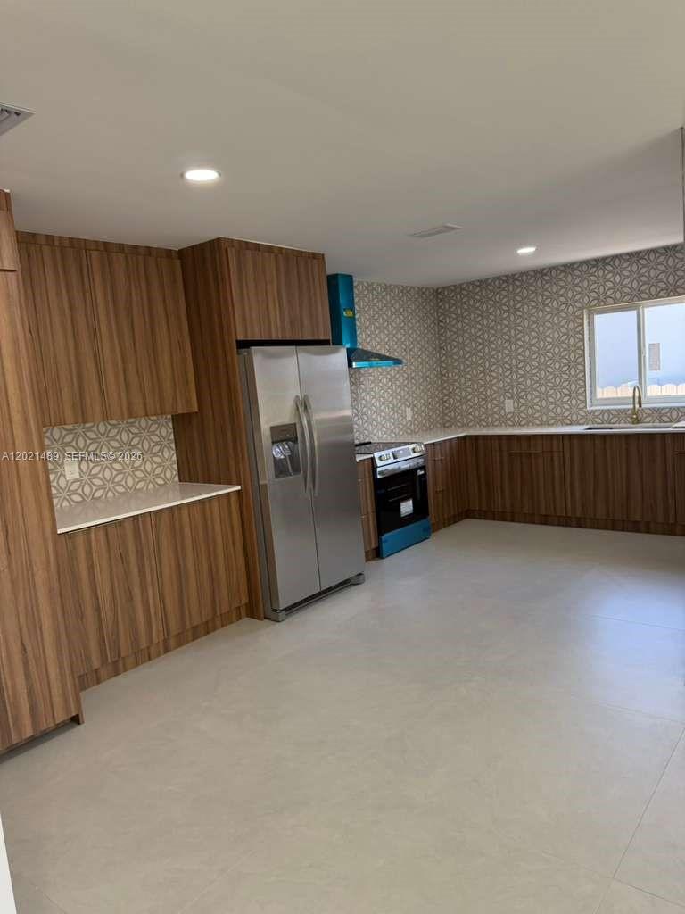 840 NW 67th St, Miami FL 33150