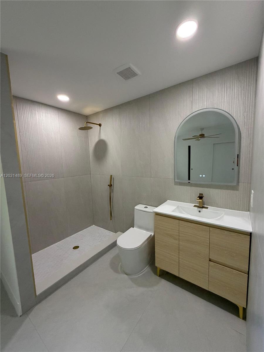 840 NW 67th St, Miami FL 33150