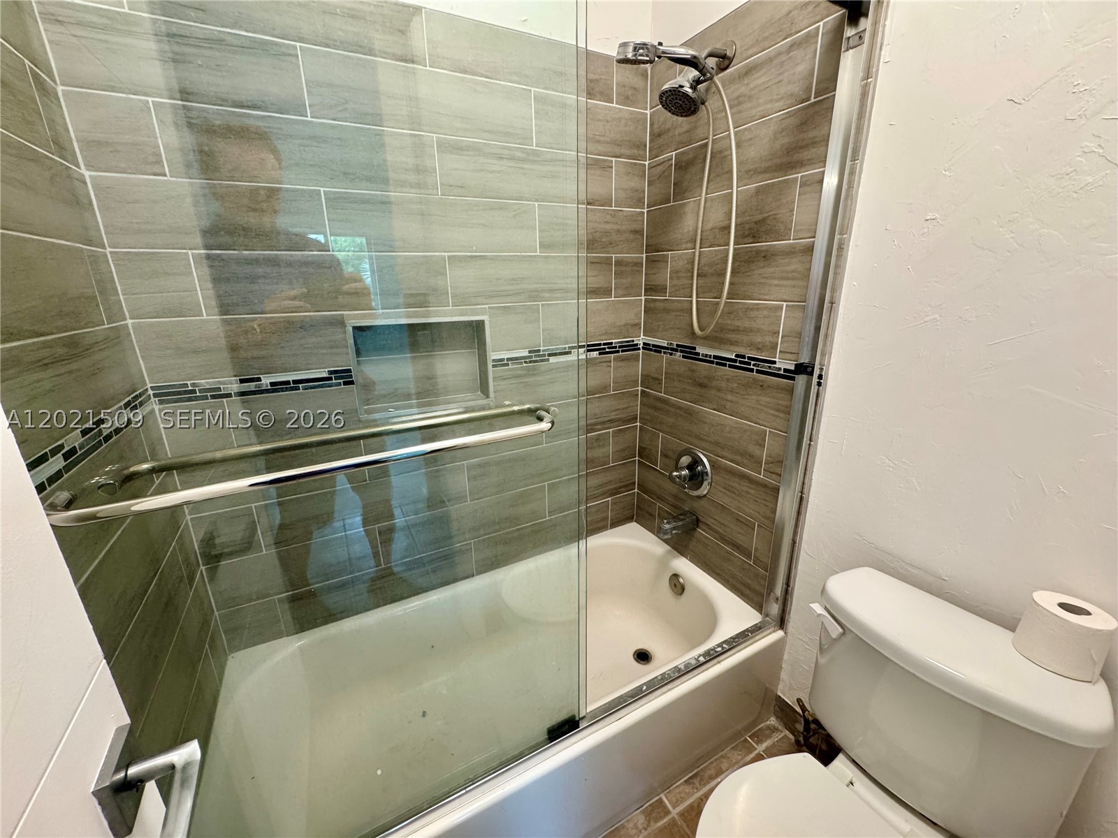 2408 NE 135th St #2408, North Miami FL 33181