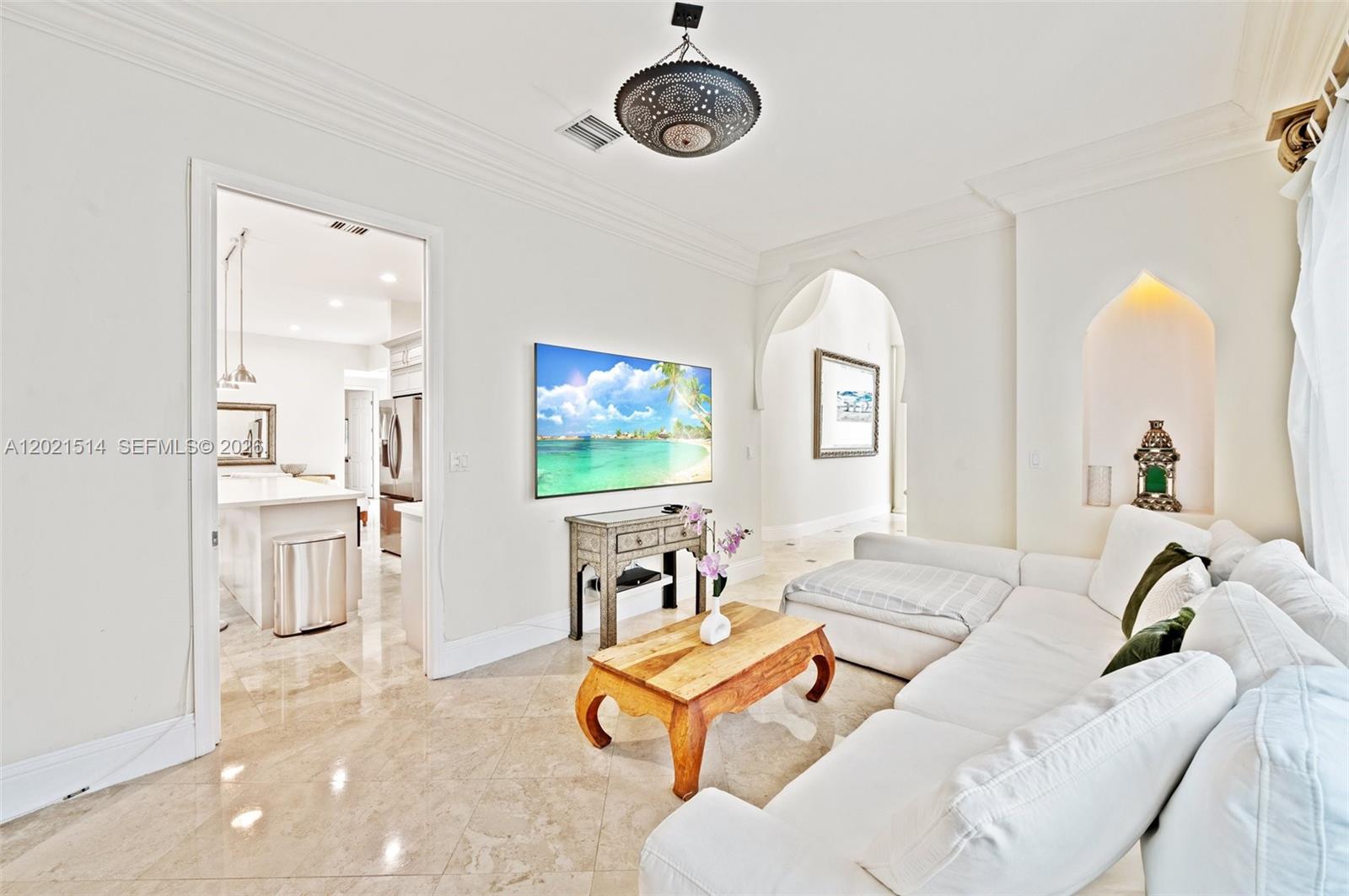 2501 Pine Tree Dr, Miami Beach FL 33140