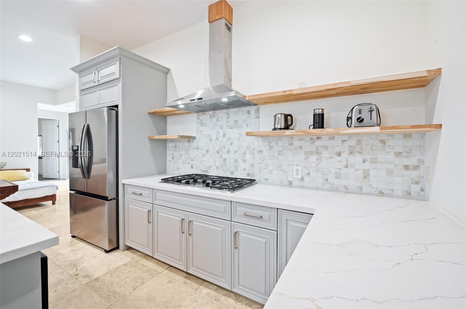 2501 Pine Tree Dr, Miami Beach FL 33140