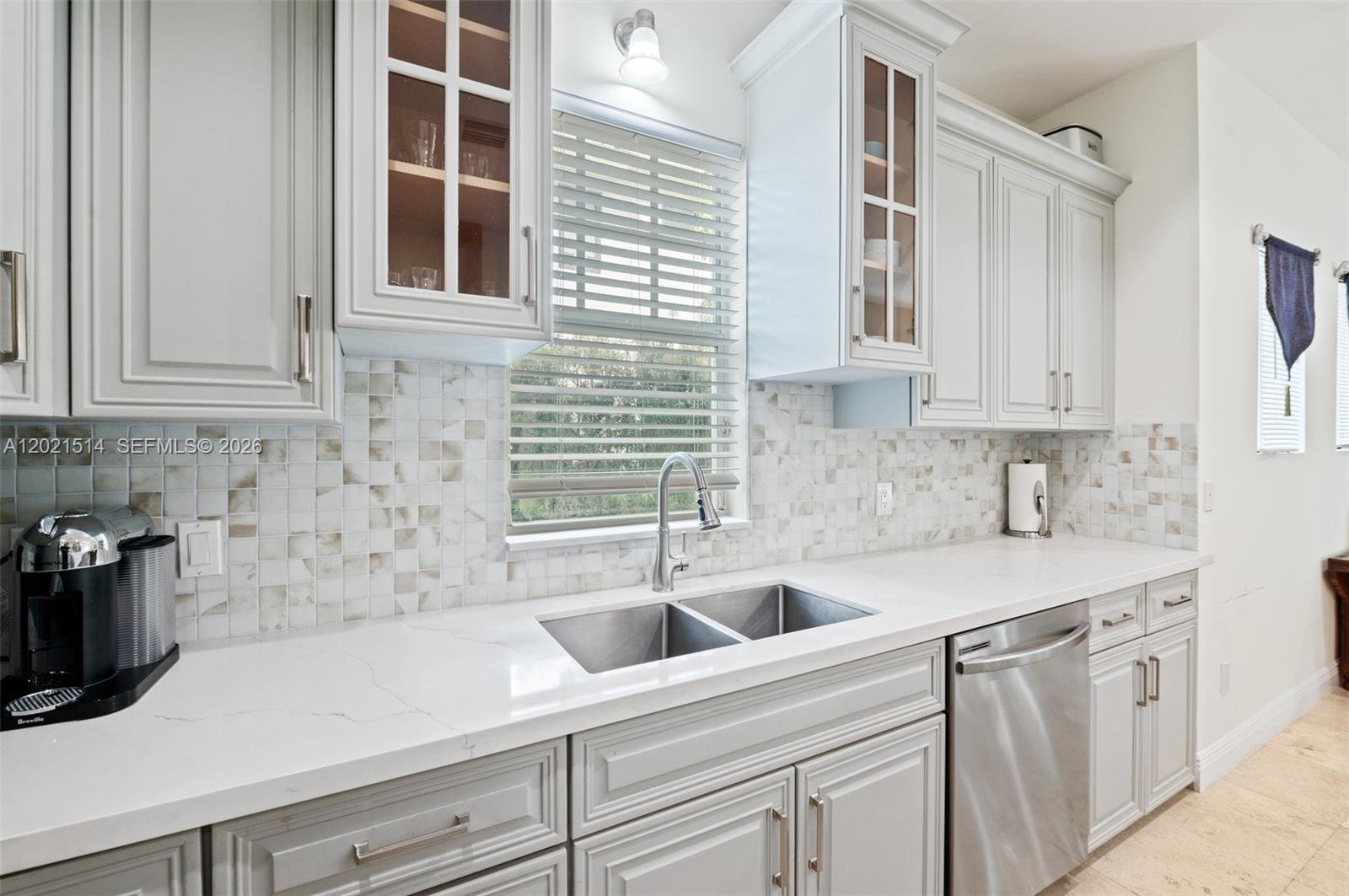 2501 Pine Tree Dr, Miami Beach FL 33140
