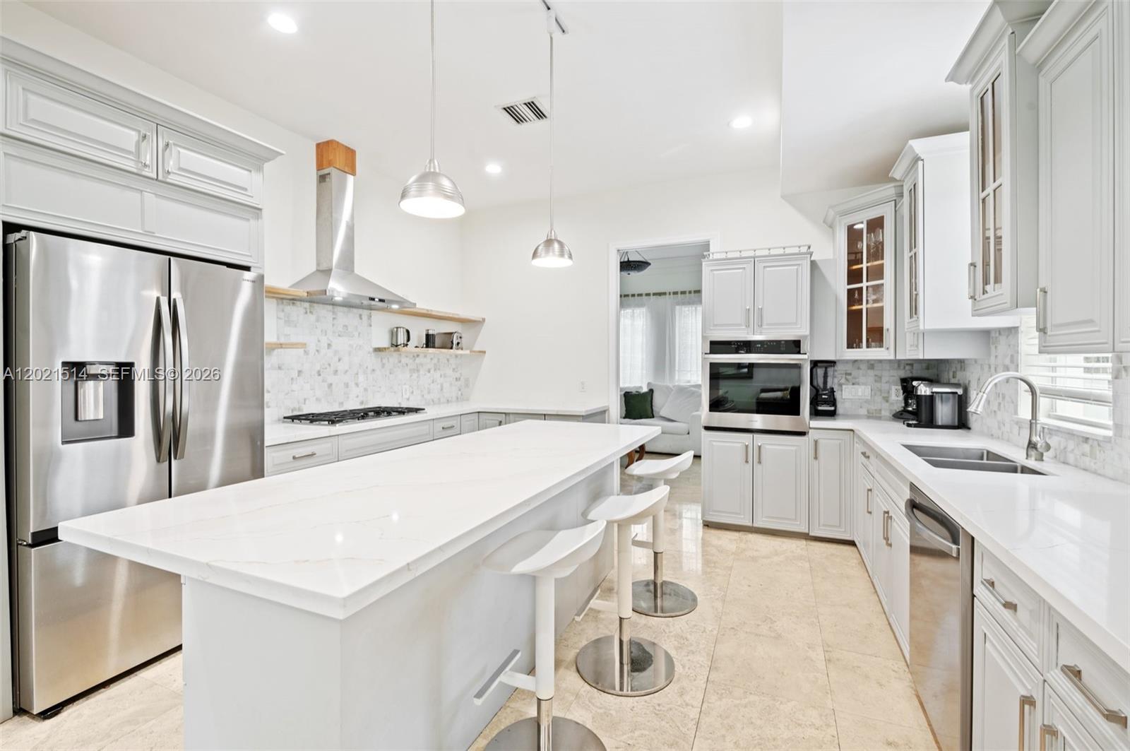 2501 Pine Tree Dr, Miami Beach FL 33140