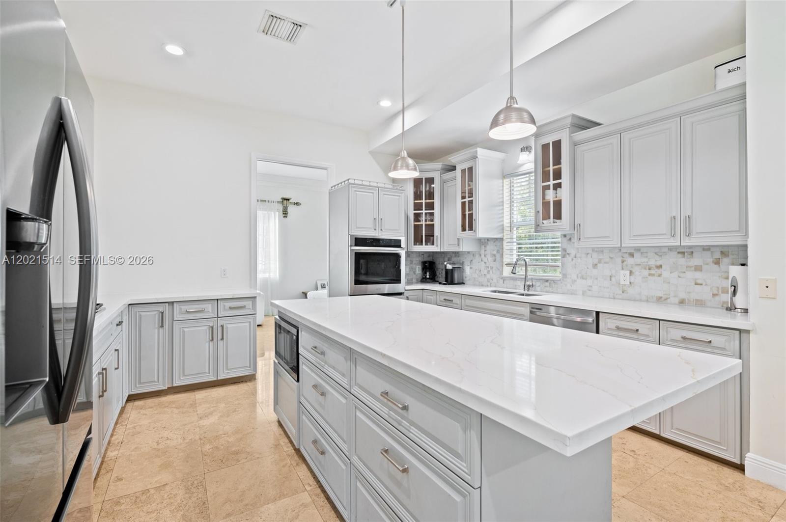 2501 Pine Tree Dr, Miami Beach FL 33140