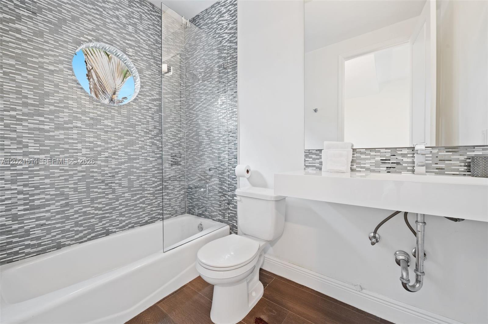 2501 Pine Tree Dr, Miami Beach FL 33140