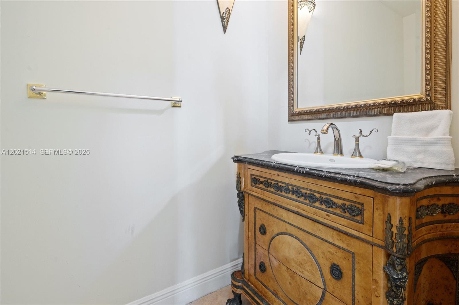 2501 Pine Tree Dr, Miami Beach FL 33140