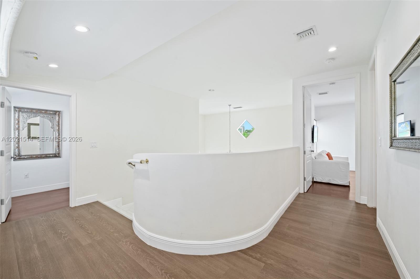 2501 Pine Tree Dr, Miami Beach FL 33140