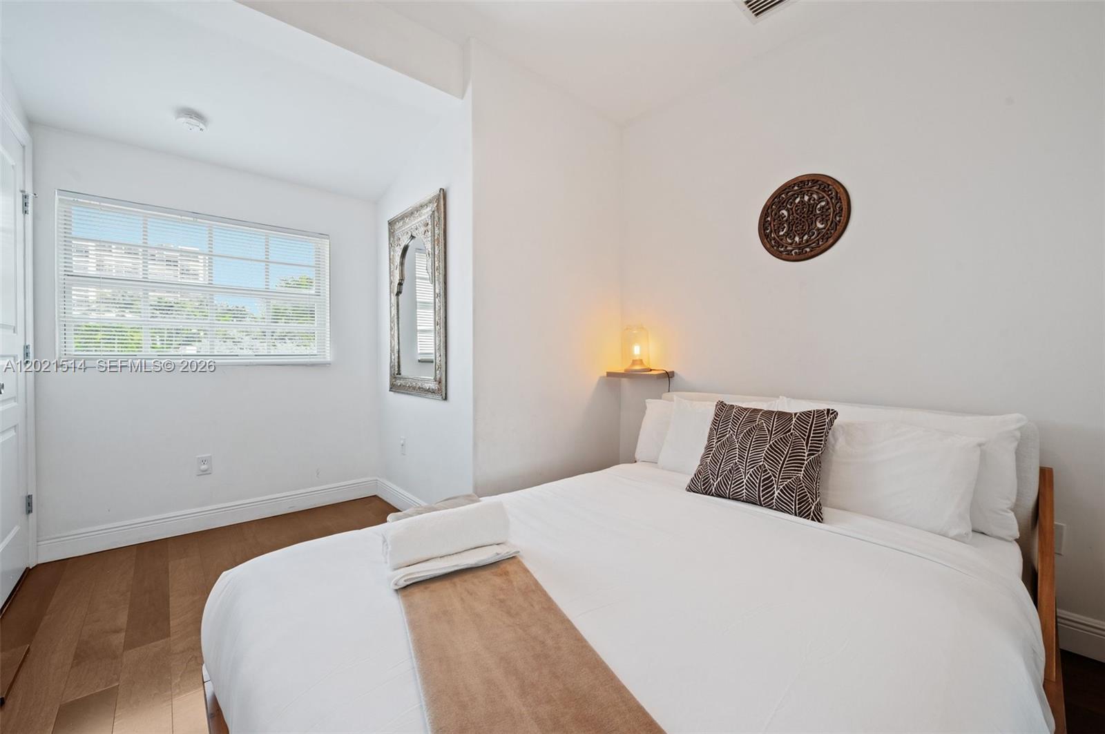 2501 Pine Tree Dr, Miami Beach FL 33140