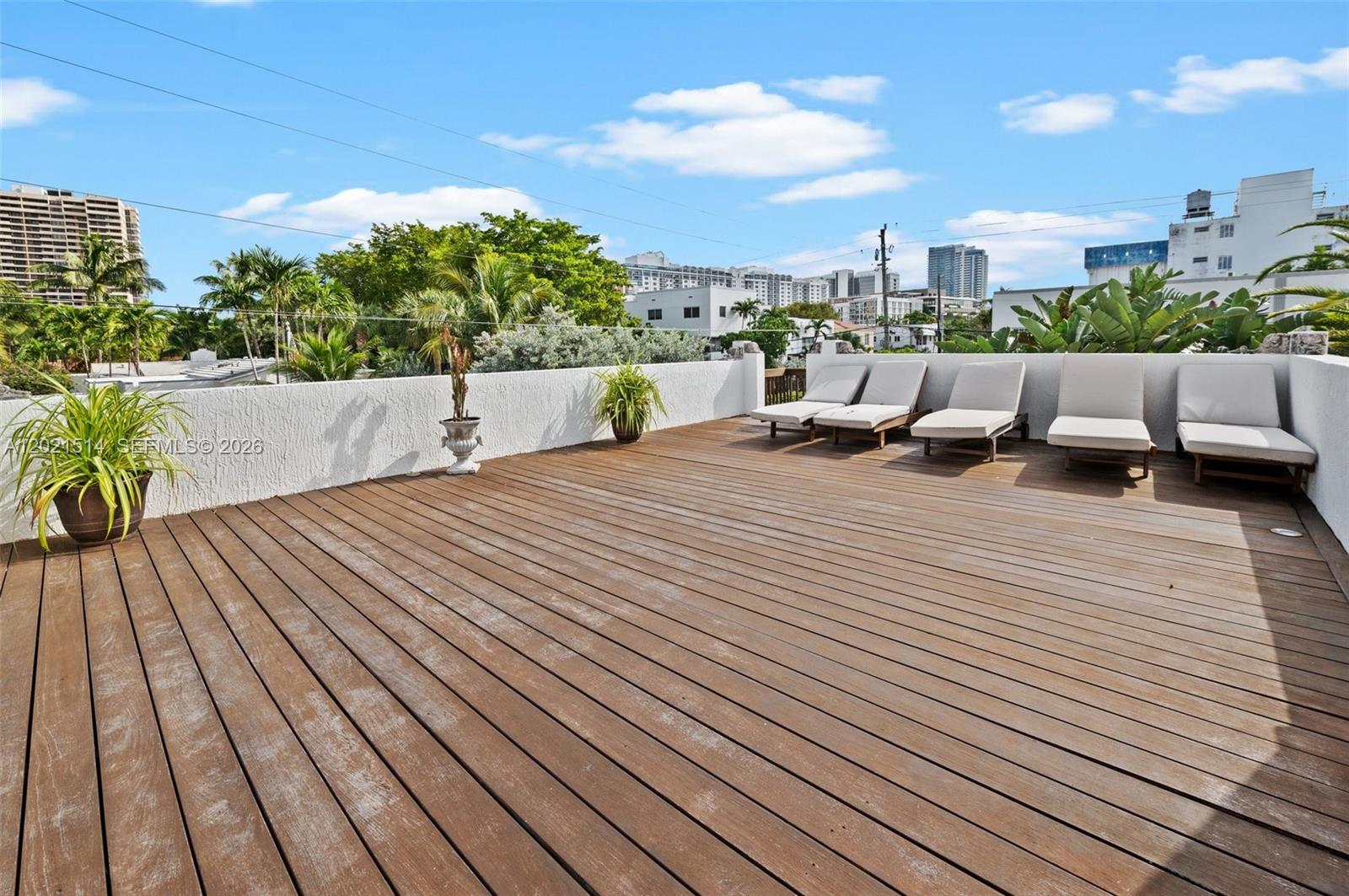 2501 Pine Tree Dr, Miami Beach FL 33140