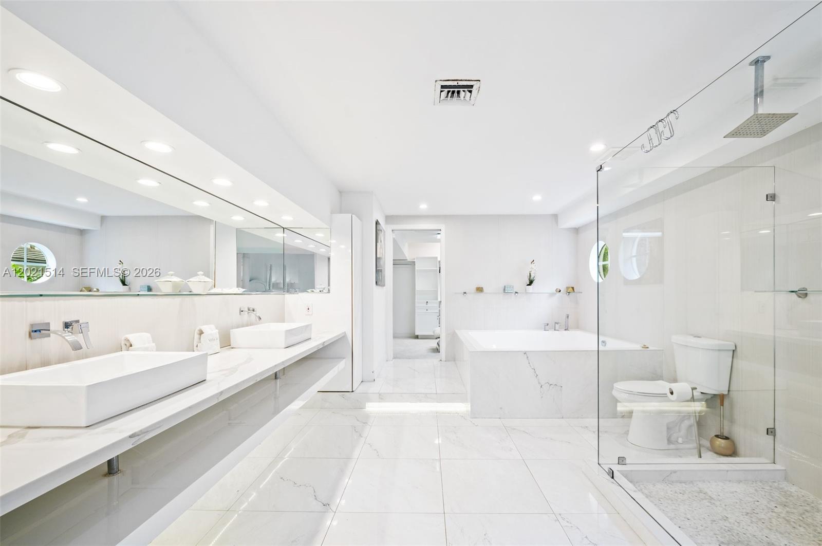 2501 Pine Tree Dr, Miami Beach FL 33140