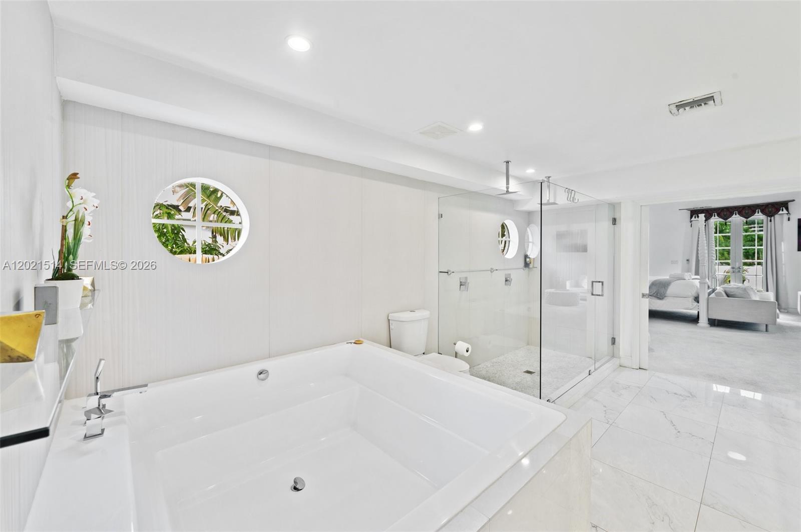2501 Pine Tree Dr, Miami Beach FL 33140