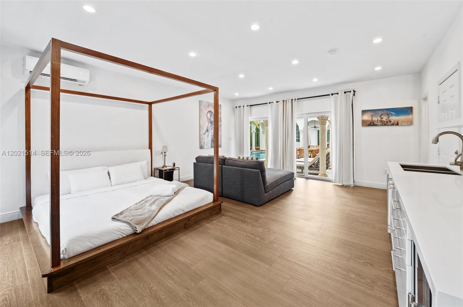 2501 Pine Tree Dr, Miami Beach FL 33140