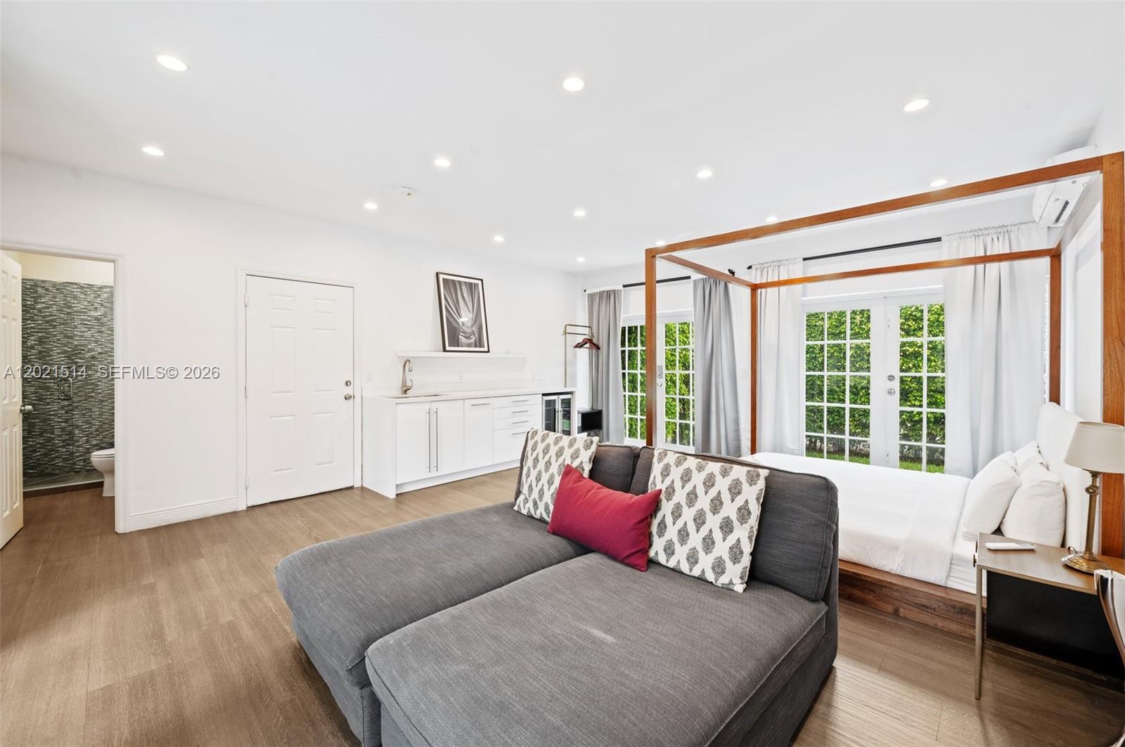 2501 Pine Tree Dr, Miami Beach FL 33140