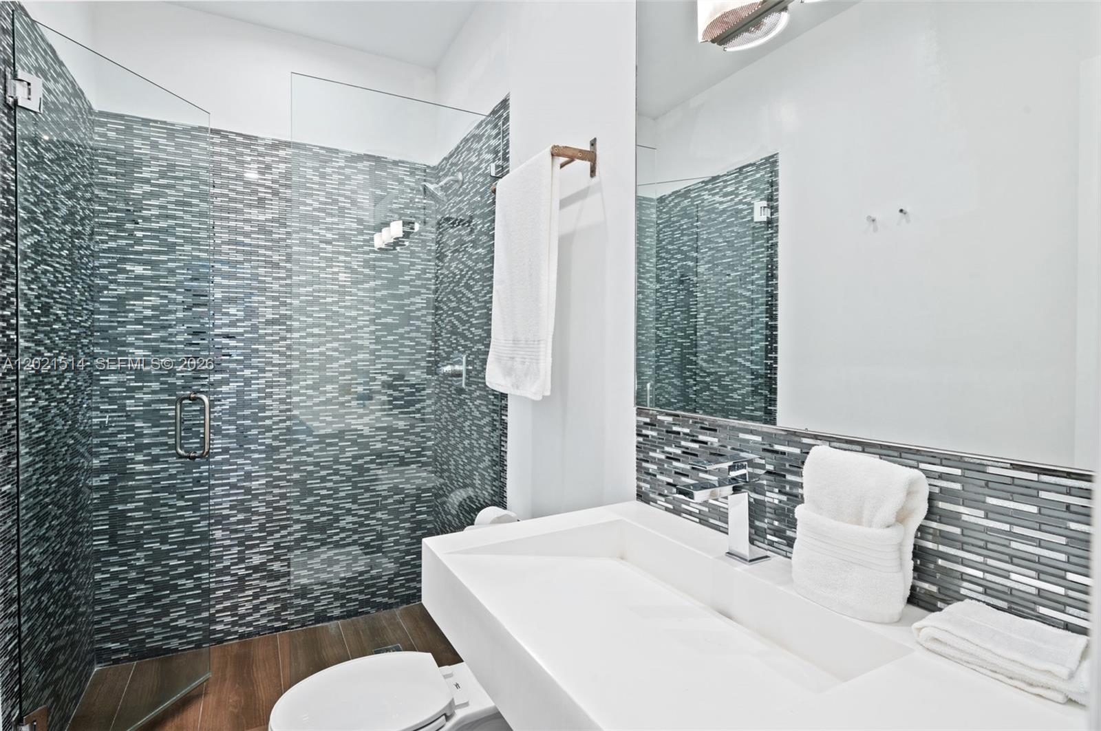 2501 Pine Tree Dr, Miami Beach FL 33140