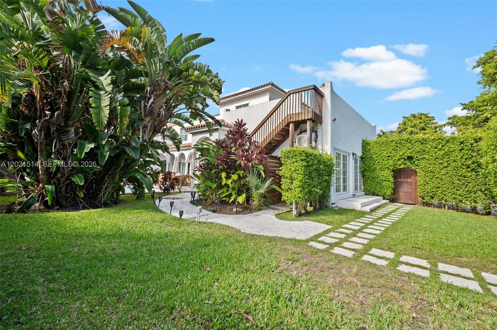 2501 Pine Tree Dr, Miami Beach FL 33140