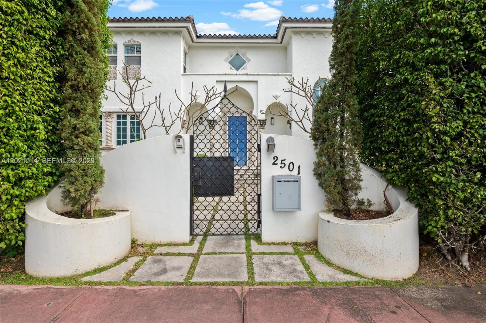 2501 Pine Tree Dr, Miami Beach FL 33140