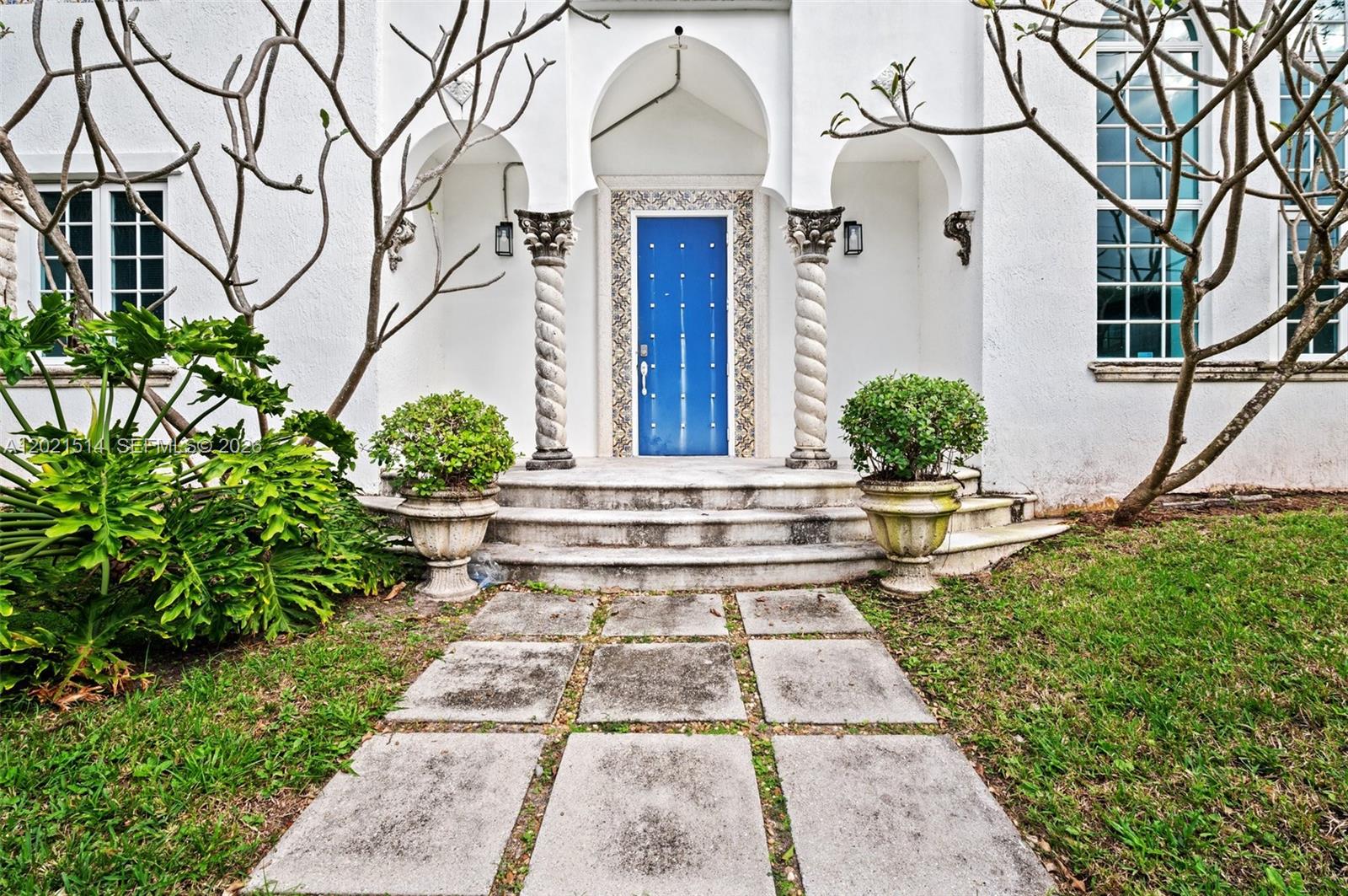 2501 Pine Tree Dr, Miami Beach FL 33140