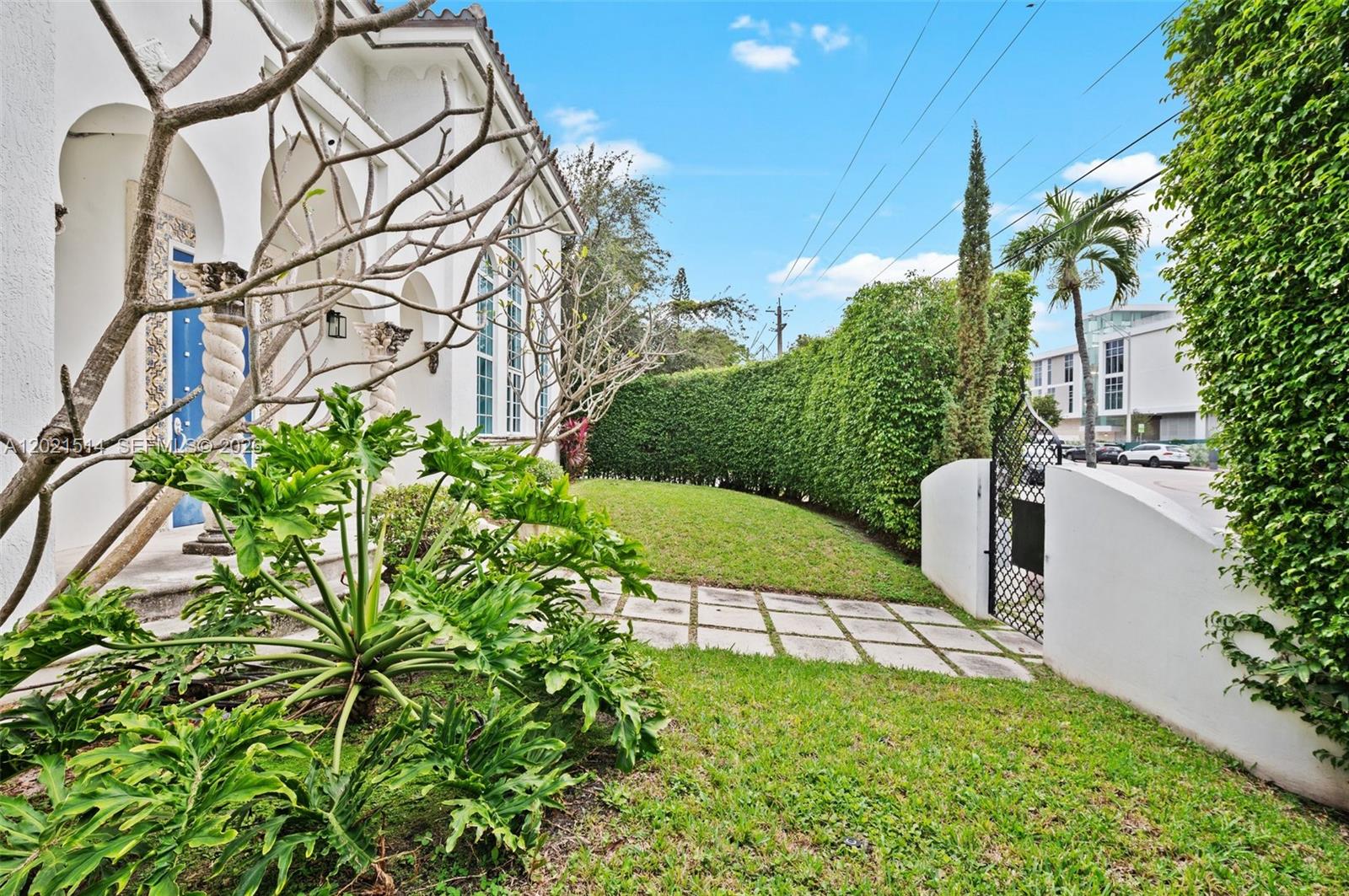 2501 Pine Tree Dr, Miami Beach FL 33140